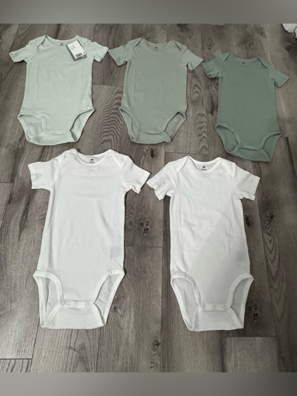 H&M Short-Sleeve Baby Bodysuit Pack in White and Sage Green